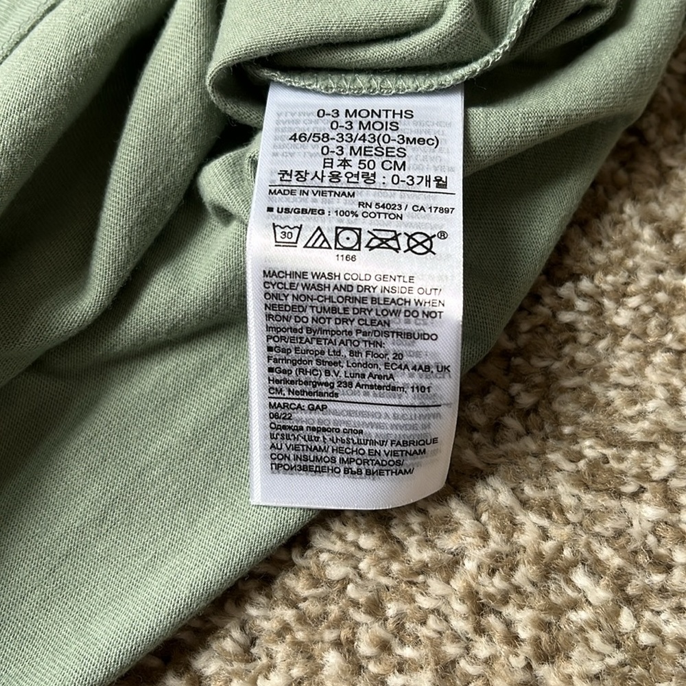 baby GAP 0-3 months short sleeve shirt - Picture 2 of 2
